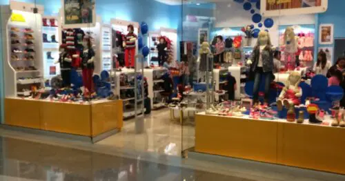 BUBBLE GUMMERS  PLAZA CENTRAL BUBBLE GUMMERS  PLAZA CENTRAL